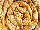 Рецепта Вкусна хрупкава вита баница от готови кори със сурова настъргана тиква, орехи и галета (тиквеник) за десерт
